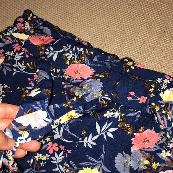Maze EUC Floral Print Belted Shorts with Pockets - Picture 3 of 9